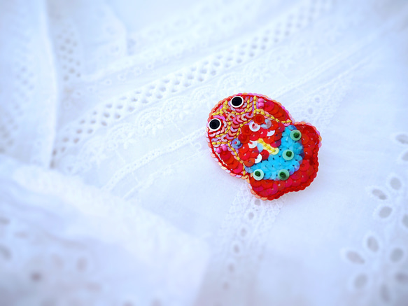 【刺繍】レトロなブリキ金魚 ブローチ 4枚目の画像