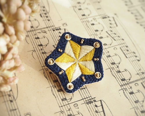 キラキラ雨粒のようにきらめく＊ビーズ刺繍の傘のブローチ