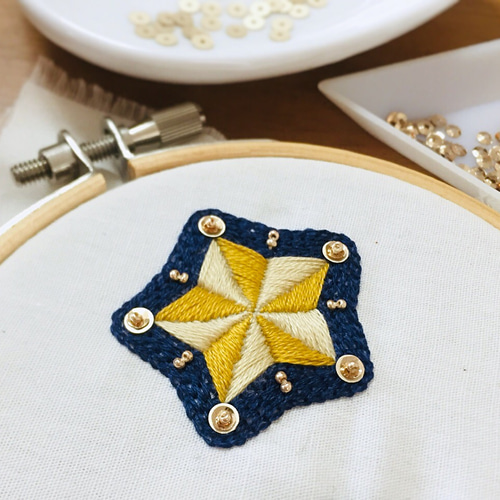 刺繍】きらきら星 ブローチ 金 ブローチ awai 通販｜Creema(クリーマ)