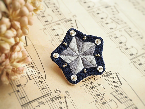 【素敵な輝き☆】CHANEL キラキラ 星 お花 ブローチ CHANEL 人気 希少 ブローチ 星⭐︎ ハート♡ 5star heart 本物
