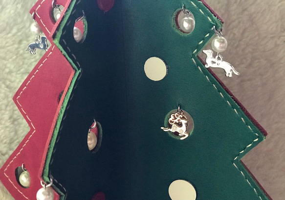 ダックス好きさんのお洒落な革のクリスマスツリー 5枚目の画像