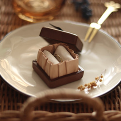 皮革糕點師傅製作的蛋糕型戒指盒[CUBE牛奶巧克力] *皮革工作室布朗尼的皮革蛋糕 第4張的照片
