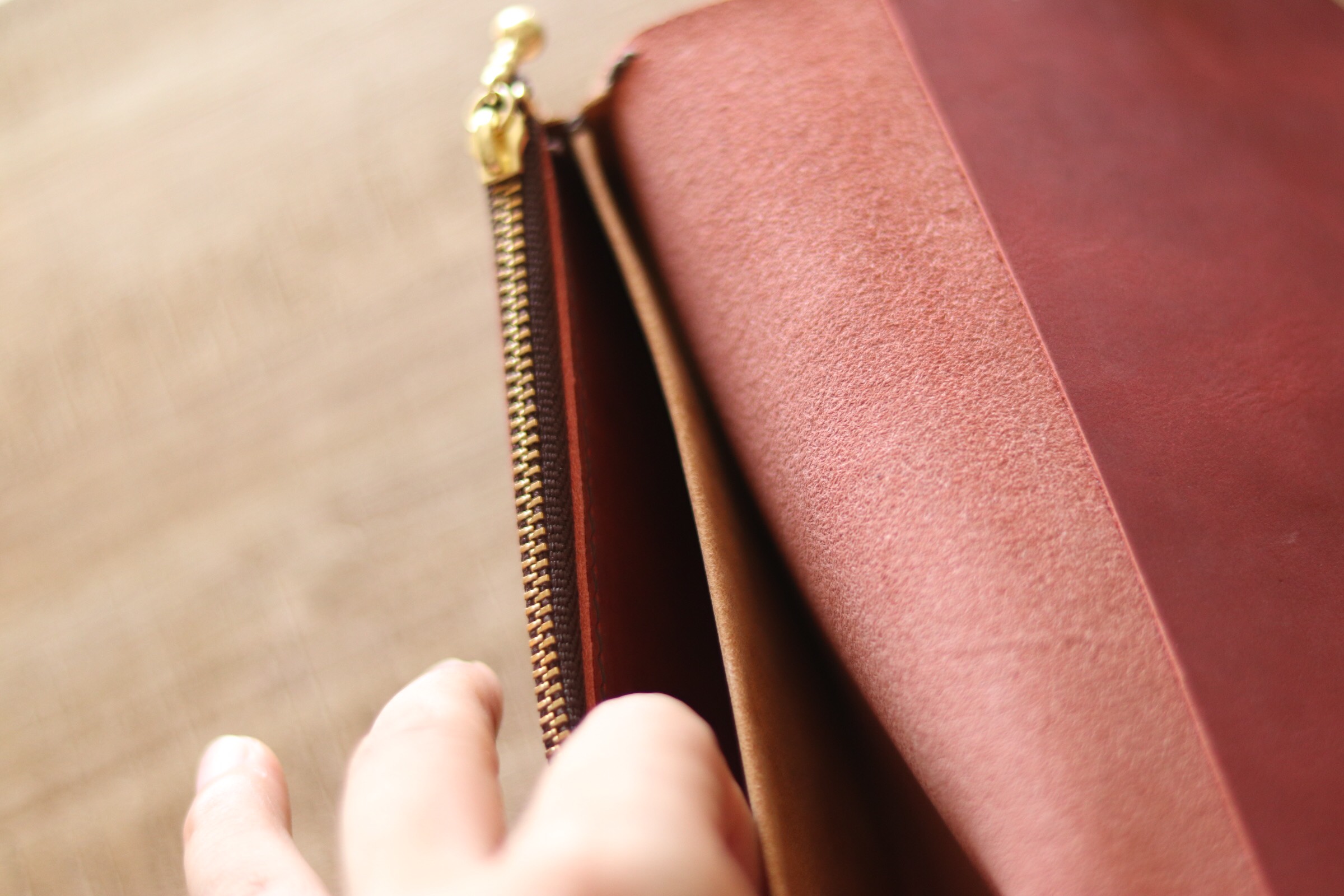 【現品販売･4月閉店】【ワインレッド×ブラウン】◎薄い◎シンプルスリムな長財布◎現物販売