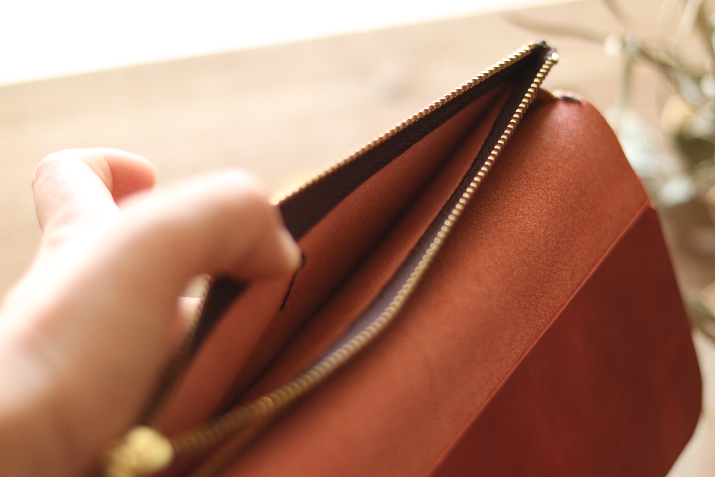 【現品販売･4月閉店】【ワインレッド×ブラウン】◎薄い◎シンプルスリムな長財布◎現物販売