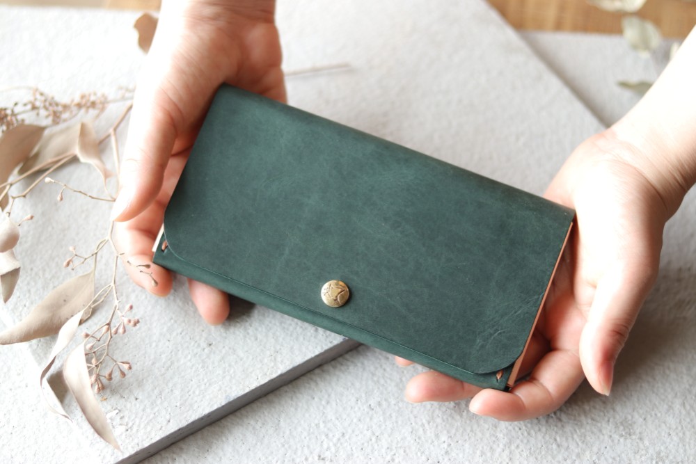 フルール・ド・リスデザイン ダークグリーン 長財布