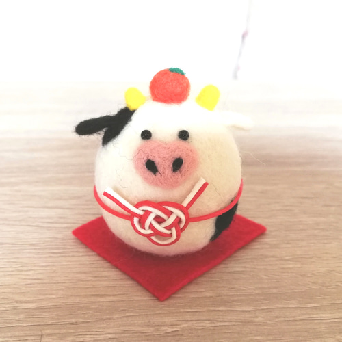 羊毛フェルト人形牛ちゃんとねずみちゃん