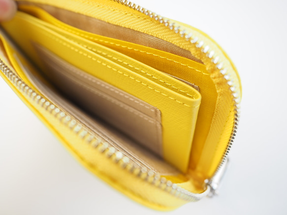 薄くて軽いコンパクトな財布 10枚カードポケット　カラフル イエロー　スクイーズ　ミモザ 2枚目の画像