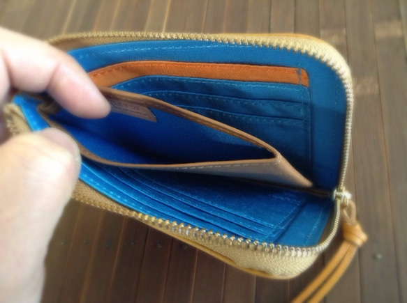 イタリアンレザー　薄マチで使いやすい ハーフ財布 アボガド Squeeze スクイーズ 日本製 3枚目の画像