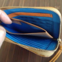 <送料無料> イタリアン迷彩レザー　薄マチで使いやすい ハーフ財布 カーキ Squeeze スクイーズ 日本製 3枚目の画像
