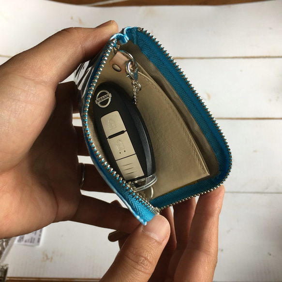 お財布にも使えるキーケース エナメル革ローズ〔レモンイエロー〕スクィーズ スマートキー 5枚目の画像