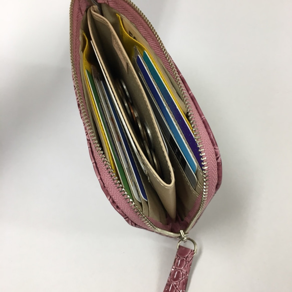 薄くて軽いコンパクトな財布 10枚カードポケット　エナメル革クロコ型押し グレー【Squeeze スクイーズ】 3枚目の画像