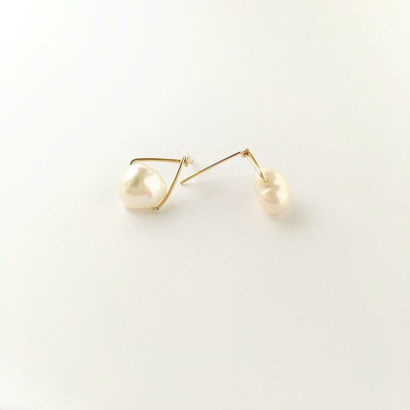 【 14kgf 】pierce - pearl × triangle 1枚目の画像