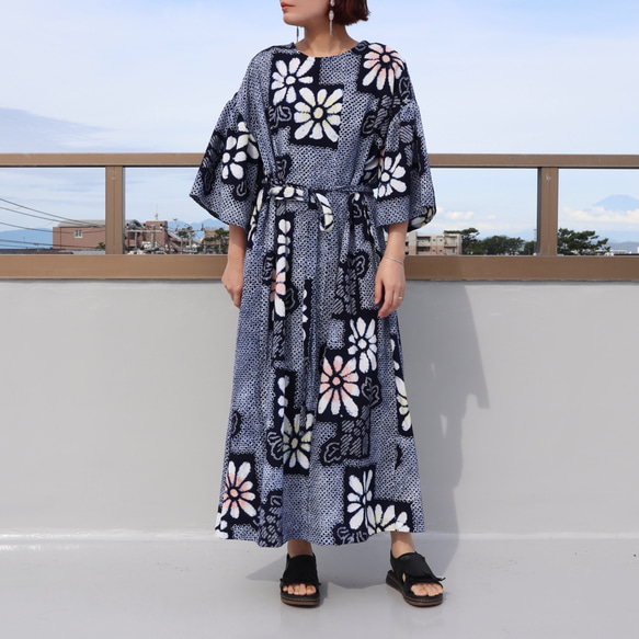 A107★着物リメイク えんじ系総絞り裾フリルワンピース★リボン・ブローチ A107☆着物リメイク えんじ系総絞り裾フリルワンピース☆リボン