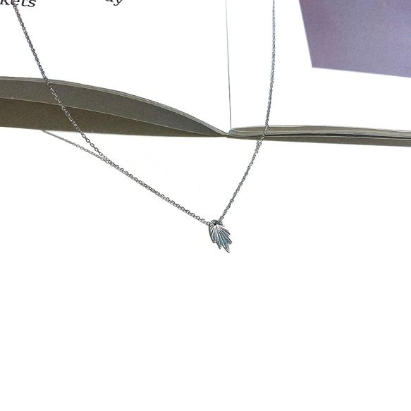Eli Jewelry義大利正14K白金 精雕mini迷你小葉子造型14K白金項鍊 附美禮物包裝 金飾保證卡 現貨 第3張的照片