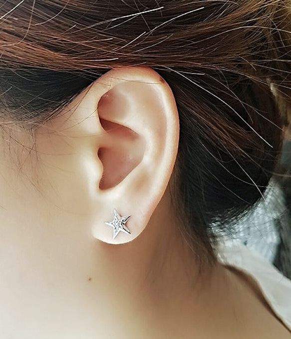 DoriAN獨家設計銀飾品牌 earring 星星 海星 鑽 純銀 耳環 耳針 附保卡精美包裝 禮物 抗過敏材質 現貨 第7張的照片