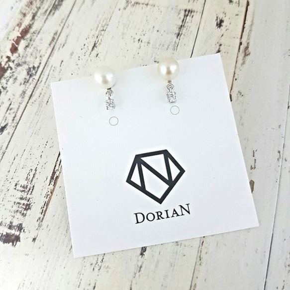 DoriAN獨家設計銀飾品牌 淡水珍珠 方鑽 純銀耳環 前後配戴式 耳針 附保證卡禮物包裝拭銀布組合 珍珠耳環 可抗過敏 第2張的照片