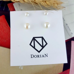 DoriAN獨家設計銀飾品牌 優雅雙珍珠 淡水珍珠 前後配戴式 耳針 附純銀保證卡拭銀布 純銀 珍珠 耳環 現貨 燙金卡 第3張的照片