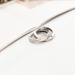 附金飾保證書 DoriAN Eli系列 日本進口正Pt950 鉑金 mini C型 耳環 精緻雕刻七彩 鉑金耳環 附禮盒 第3張的照片