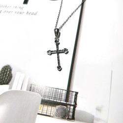 Eli Jewelry 日本正Pt950鉑金 知性氣質雕刻十字架鉑金項鍊 墜頭鉑金重0.39錢 鍊子鉑金重0.34錢 第2張的照片
