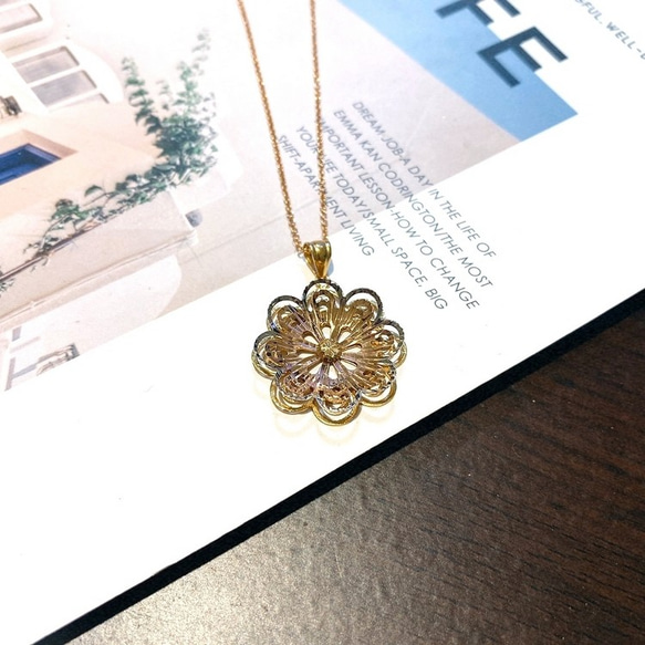 Eli Jewelry 義大利進口正14K金 4D貴氣璀璨三色大花朵14K黃金項鍊 附金飾保證卡精美禮物包裝 生日禮物 第4張的照片