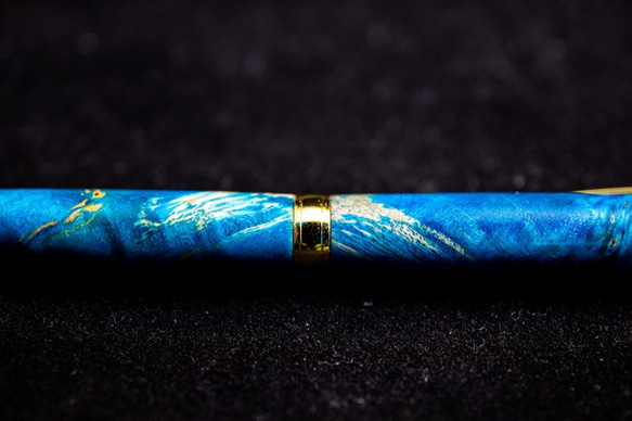 スタビライズドウッド製ボールペン　メープルバール　ライトニングブルー 3枚目の画像