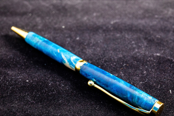 スタビライズドウッド製ボールペン　メープルバール　ライトニングブルー 7枚目の画像