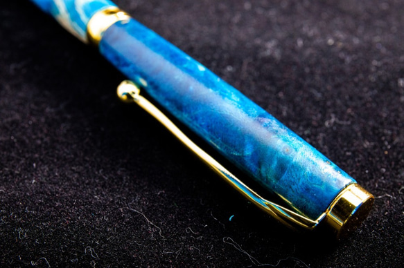 スタビライズドウッド製ボールペン　メープルバール　ライトニングブルー 8枚目の画像