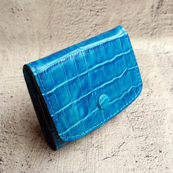 ライトブルー藍絞り革財布小さな袋が収納されました 1枚目の画像