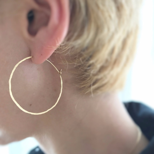 ◇K18◇ 槌目のフープピアス ピアス（フープ） ecopineta 通販