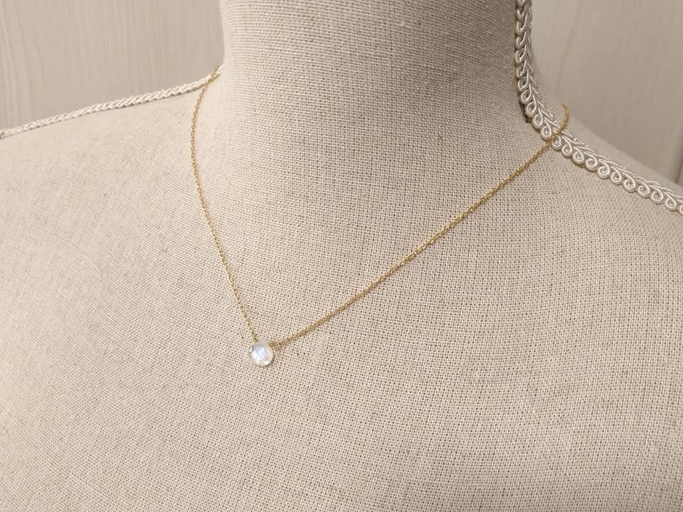 6月誕生石　ブルーの輝きが美しい乳白色の神秘の石　Bブルームーンストーン大人リッチネックレス