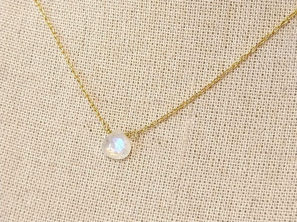 6月誕生石　ブルーの輝きが美しい乳白色の神秘の石　Bブルームーンストーン大人リッチネックレス