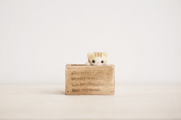 ミニチュア猫のウッドボックス＊茶とら白 1枚目の画像