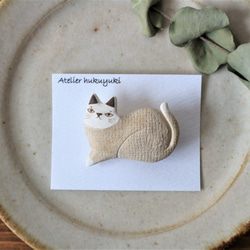 陶器で作った ネコのブローチ A 1枚目の画像
