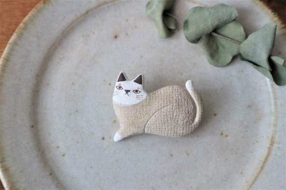 陶器で作った ネコのブローチ A 3枚目の画像
