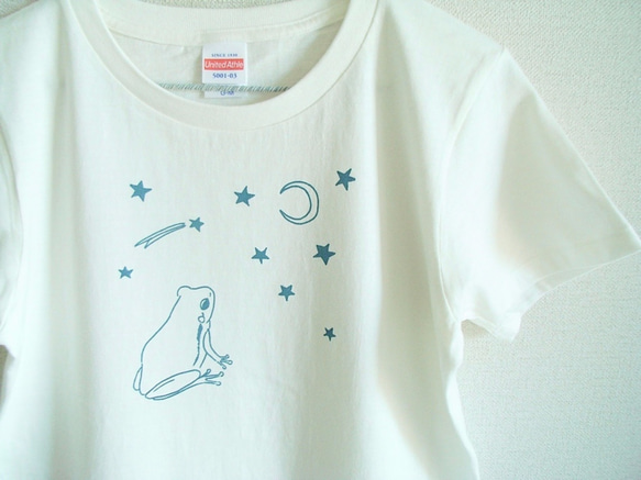 カエルさんTシャツ　星に願いを☆【オフホワイト】 1枚目の画像