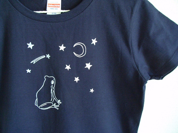 カエルさんTシャツ　星に願いを☆【ネイビー】 1枚目の画像