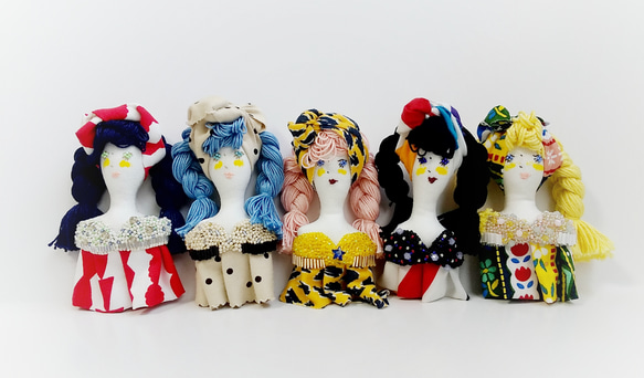 Akubi様ハンドメイド ドールチャーム バッグチャーム お人形 ◯刺繍ドールチャーム/バッグチャーム バッグチャーム haduki comkom