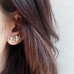 綻放的Swarovski珍珠耳環夾 / Blooms Swarovski pearl earring. 第1張的照片