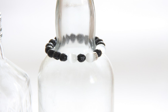 時尚能量珠寶系列-黑火山石貓眼石手鍊/ Black Pelelith & Cat's eye bracelet 第2張的照片