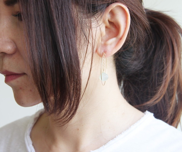 梨型綠玉髓14KGF大圈耳環/  Ｃhrysoprase with 14KGF big hoop earring 第4張的照片