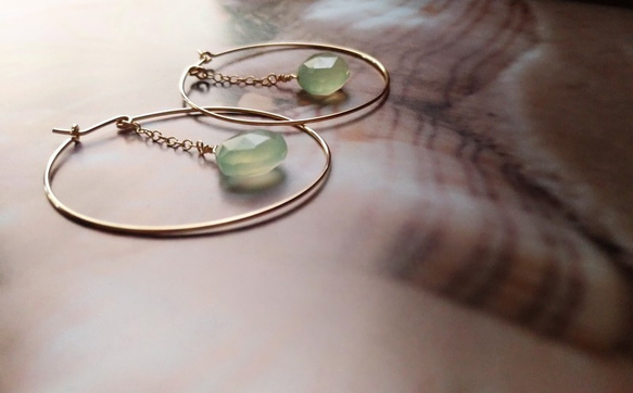 梨型綠玉髓14KGF大圈耳環/  Ｃhrysoprase with 14KGF big hoop earring 第7張的照片