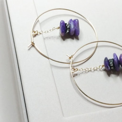 紫龍晶石碎片14KGF大圈耳環/ Charoite beads with 14KGF big hoop earring 第2張的照片