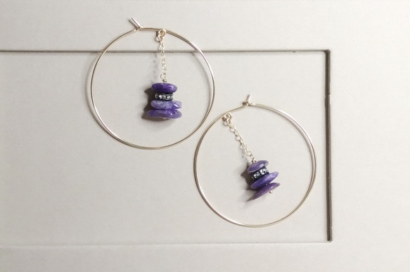 紫龍晶石碎片14KGF大圈耳環/ Charoite beads with 14KGF big hoop earring 第5張的照片