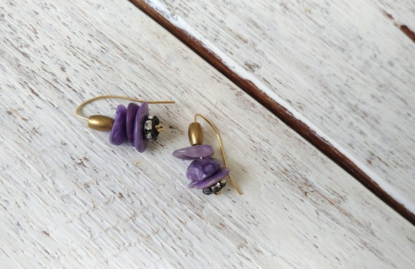 紫龍晶石碎片14KGF耳環/  Charoite beads with 14KGF earring 第6張的照片