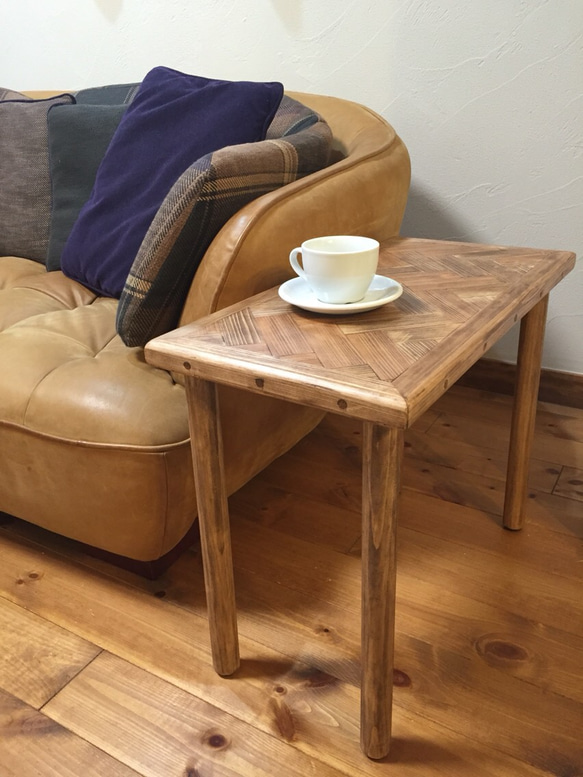 ヘリンボーン 檜のサイドテーブル(オスモカラー ウォルナット) 2枚目の画像