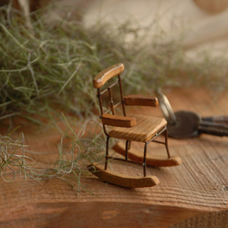 木製のロッキングチェア - 手作りの木と鉄。 3枚目の画像