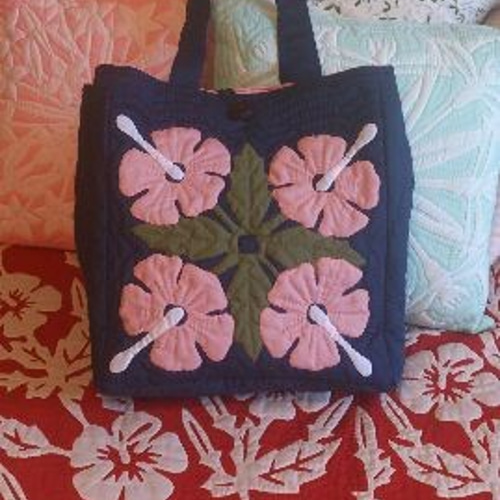 クレマチスのハワイアンキルトバッグ　ハンドメイド クレマチスのハワイアンキルトバッグ ハンドメイド