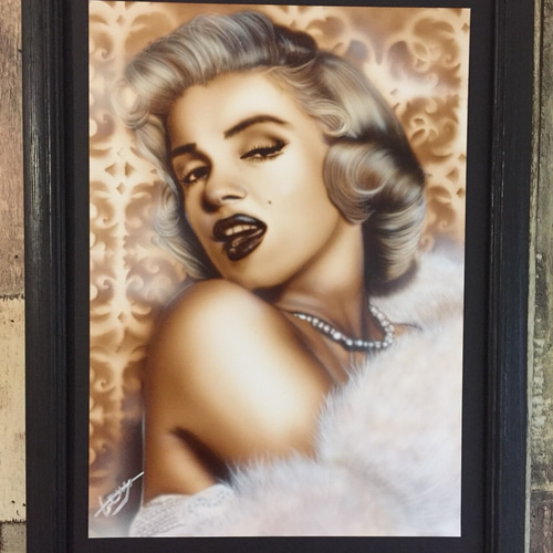 ギターを持った人物の鉛筆画　インテリア　A4サイズ　額縁 Marilyn Monroe エアーブラシ 絵画 A4 原画 一点物 額縁入り