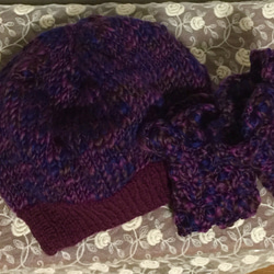 【旧作全品半額セール】紫のニット帽とリストウォーマー 3枚目の画像