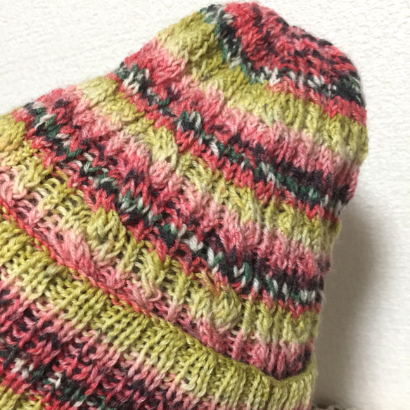 軽くて暖かいケーブル編みのニット帽 5枚目の画像